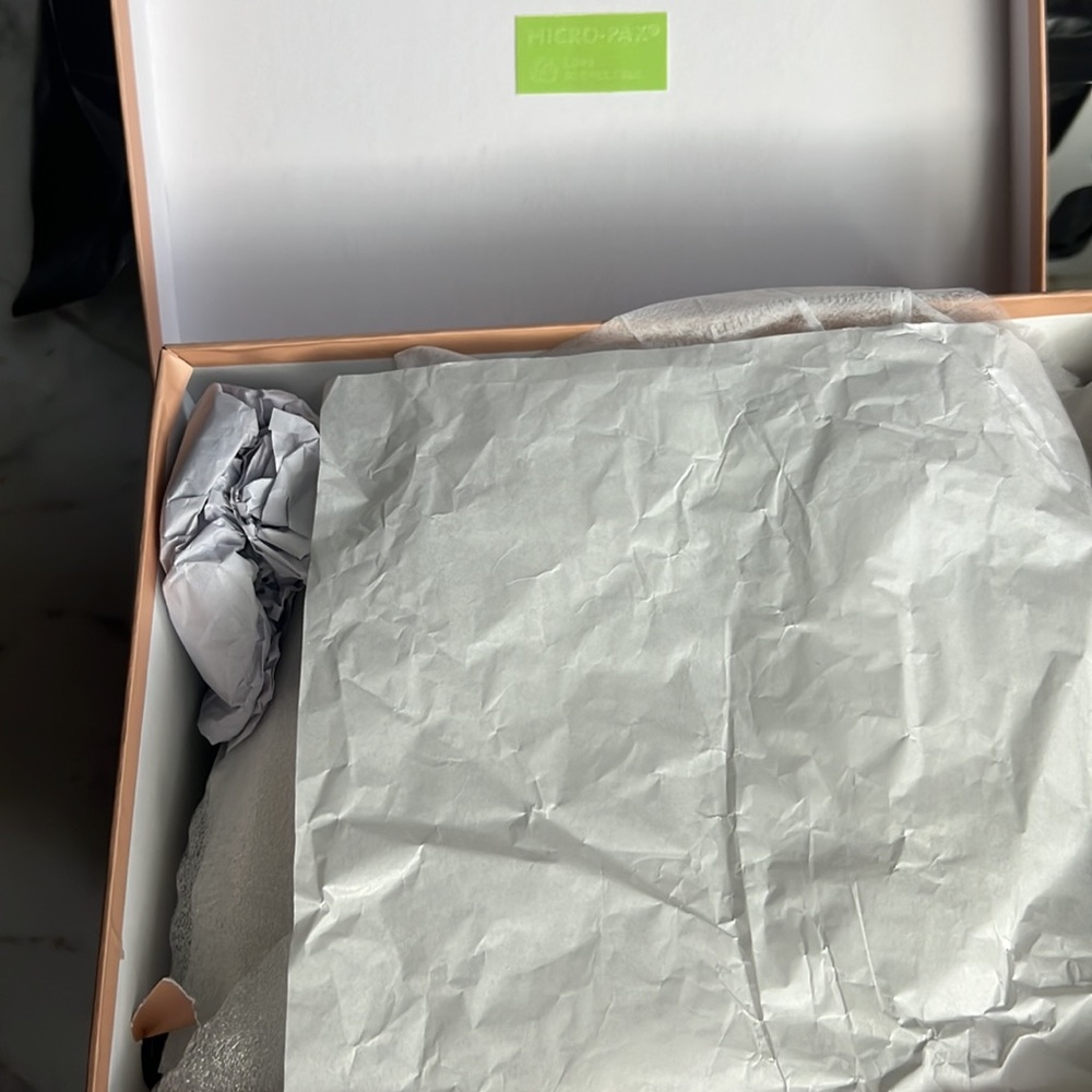 Shoes ๐ - Picture 2 of 4